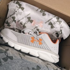 Kids Under Armour Shoes  SZ 5